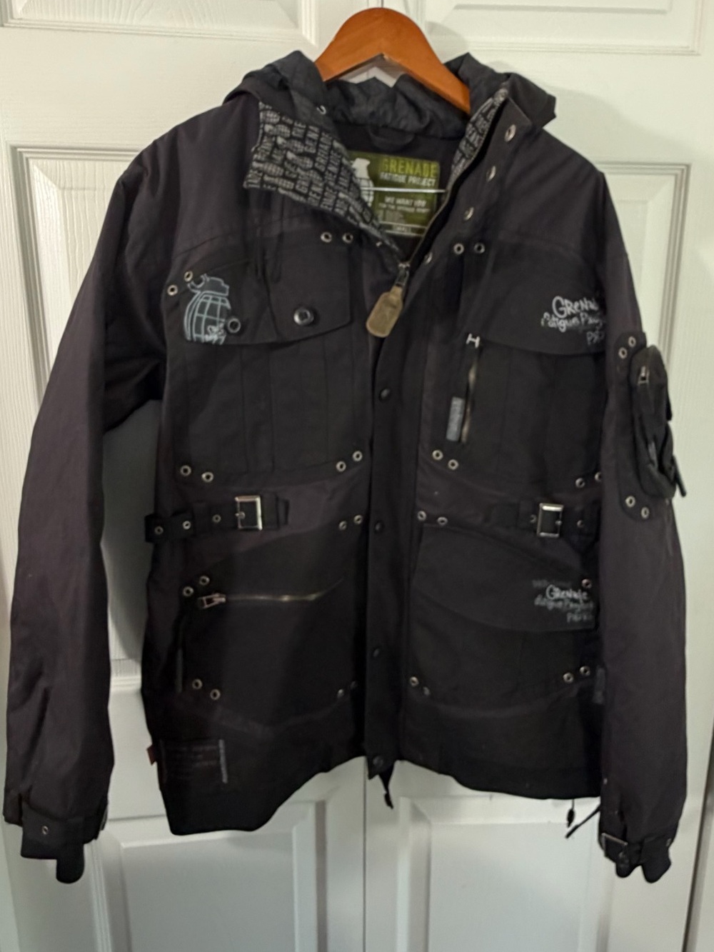 Grenade Fatigue Project Snowboard Ski Jacket Black Mens Small Ski Snowboard coat